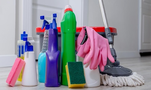 productos de limpieza más indispensables en el hogar